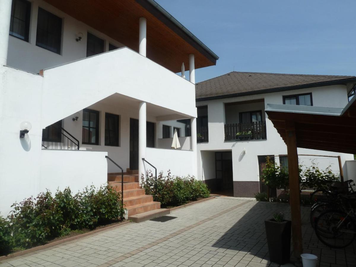Ferienwohnungen&Weingut Kroiss Silvia Illmitz Exterior foto